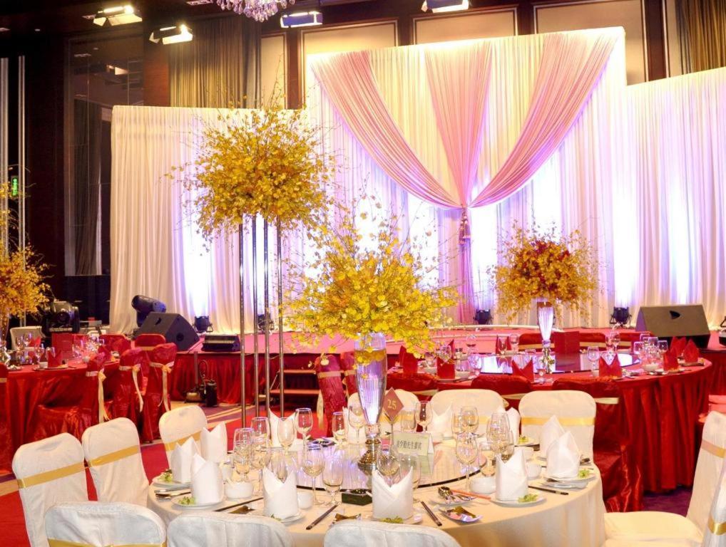 Guangzhou Carat Hotel Bagian luar foto
