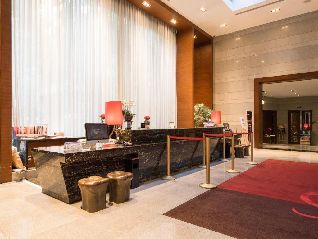 Guangzhou Carat Hotel Bagian luar foto