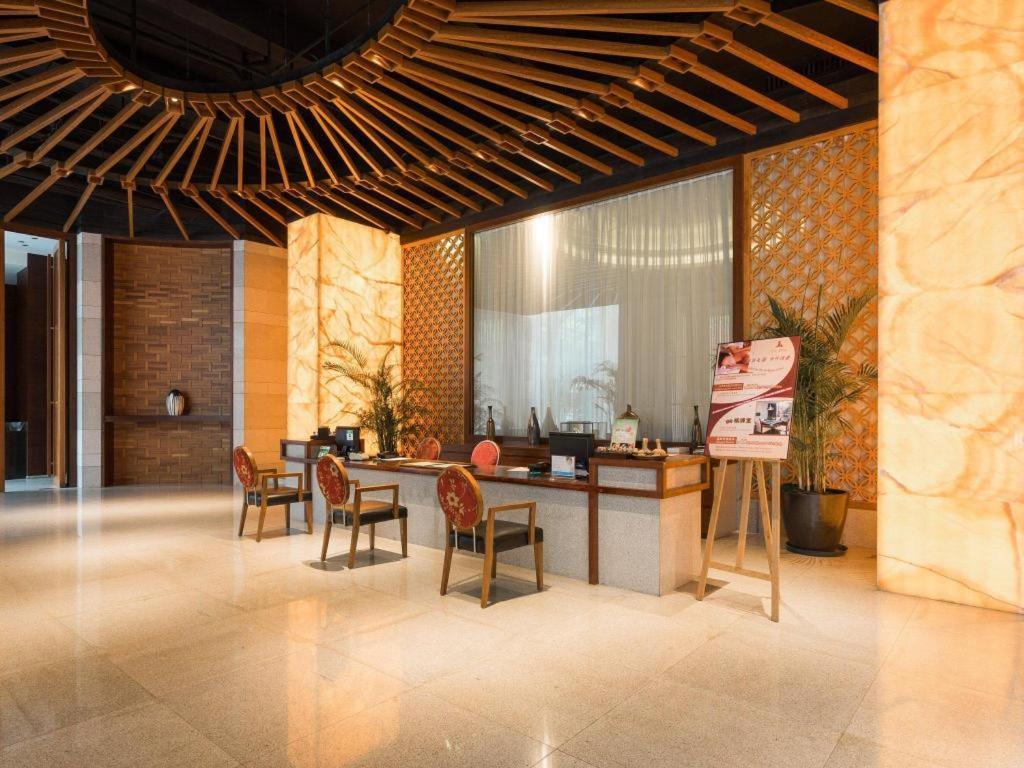 Guangzhou Carat Hotel Bagian luar foto