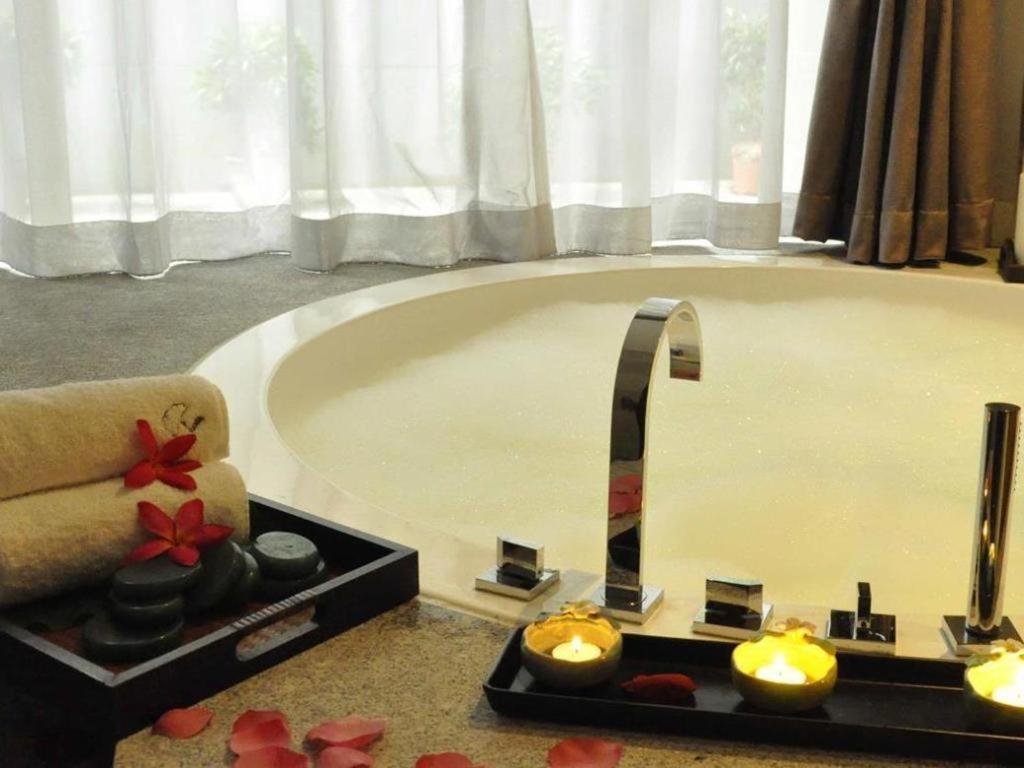 Guangzhou Carat Hotel Bagian luar foto